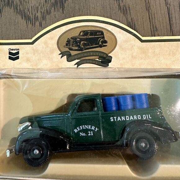 Chevron 1939 Chevrolet Pick-Up RPM Motor Oil Commemorative Model - Picture 7 of 12